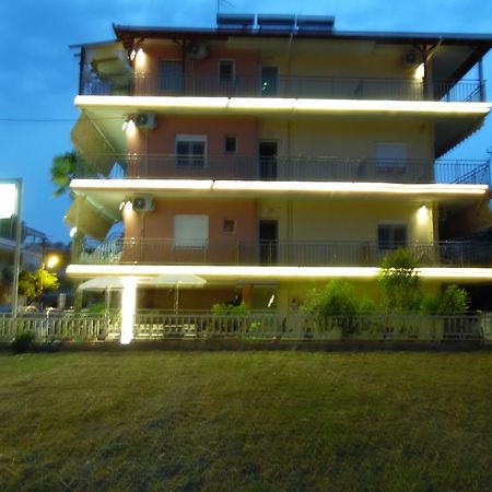 四季2号公寓式酒店 Paralía 外观 照片